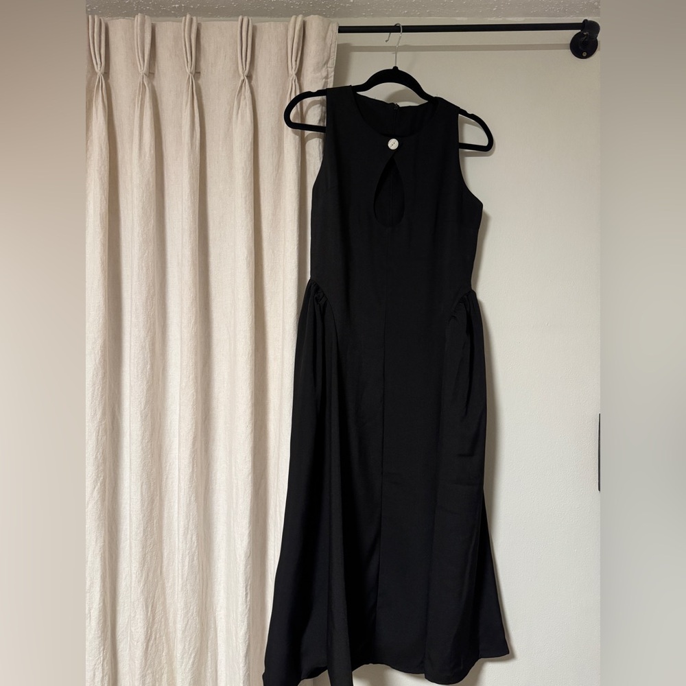 Black Keyhole Front A-line Dress